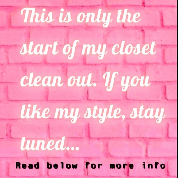 Meet your Posher. See details to learn about my body build and sizes - Picture 2 of 2